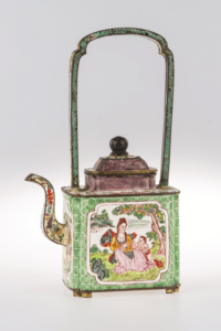 圖4　開光西洋人物提梁壺，十八世紀前半葉。 （香港：私人收藏）